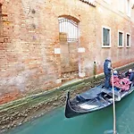Gondola View Apartment